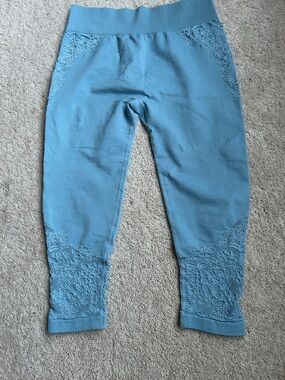 Fabletics Light Blue Floral-Trim Capri Leggings